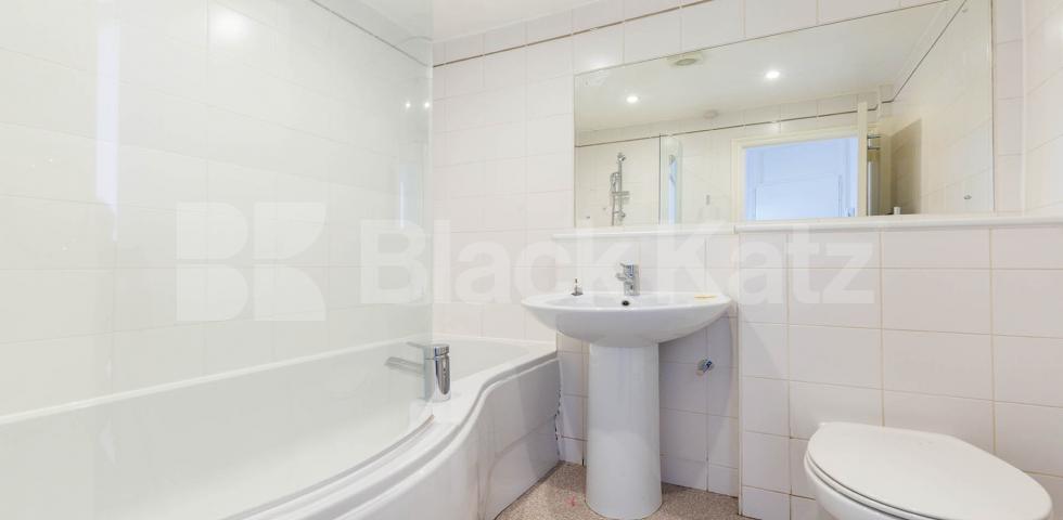 Spacious modern one bed garden flat within mins to tube & shops Marlborough Road, Upper Holloway